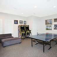 Spacious New Modern Retreat