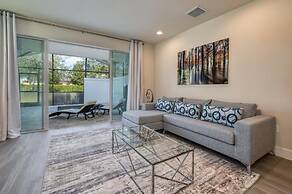 Spacious New Modern Retreat