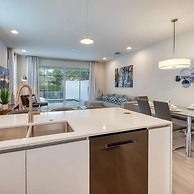 Spacious New Modern Retreat