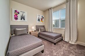 Spacious New Modern Retreat