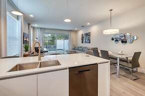 Spacious New Modern Retreat