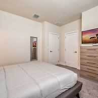 Spacious New Modern Retreat