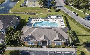 Spacious New Modern Retreat