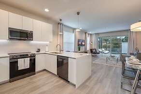 Spacious New Modern Retreat