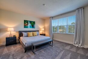 Spacious New Modern Retreat