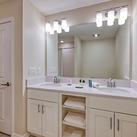 Urban Elegance - Modern Retreat