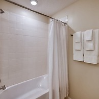 Urban Elegance - Modern Retreat