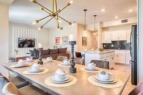 Urban Elegance - Modern Retreat