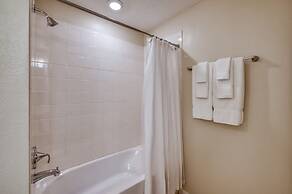 Urban Elegance - Modern Retreat