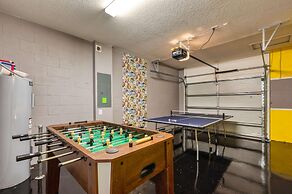Chic Modern Condo - Spacious Mickey Bed Game Room