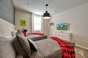 Chic Modern Condo - Spacious Mickey Bed Game Room