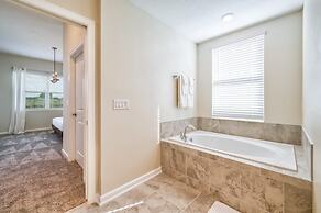 Chic Modern Condo - Spacious Mickey Bed Game Room