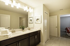 Getaway Delight-8 Bedrooms Pool Great Location