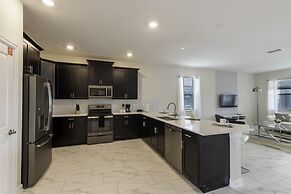 Getaway Delight-8 Bedrooms Pool Great Location