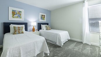 Getaway Delight-8 Bedrooms Pool Great Location