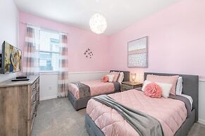 Stunning 7BR Retreat Private Pool Perfect Location