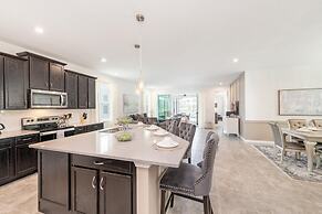 Stunning 7BR Retreat Private Pool Perfect Location