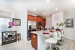 Stunning Storey Lake Villa Prime Location