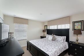 Stunning Storey Lake Villa Prime Location