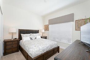 Stunning Storey Lake Villa Prime Location