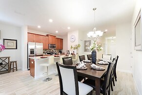 Stunning Storey Lake Villa Prime Location