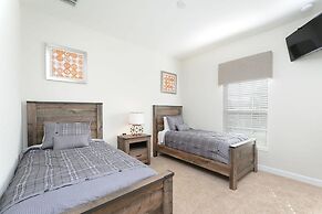 Stunning Storey Lake Villa Prime Location