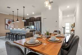 Stunning Themed Home Private Pool Ideal Location