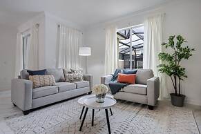 Stunning Themed Home Private Pool Ideal Location