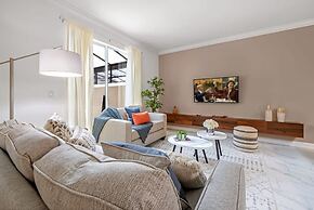 Stunning Themed Home Private Pool Ideal Location