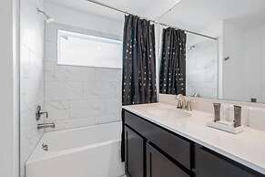 Stunning Themed Home Private Pool Ideal Location