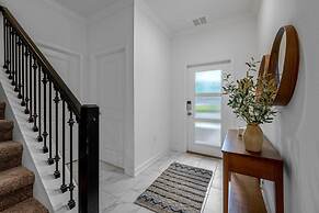 Stunning Themed Home Private Pool Ideal Location