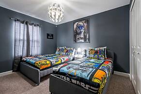 Stunning Themed Home Private Pool Ideal Location