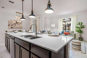 Stunning Themed Home Private Pool Ideal Location