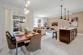 Stunning Themed Home Private Pool Ideal Location