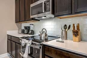 Stunning Themed Home Private Pool Ideal Location