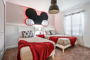 Stunning Themed Home Private Pool Ideal Location