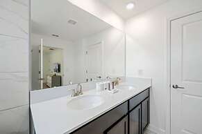 Stunning Themed Home Private Pool Ideal Location