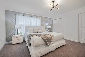 Stunning Themed Home Private Pool Ideal Location