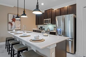 Stunning Themed Home Private Pool Ideal Location