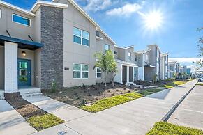 Stunning Themed Home Private Pool Ideal Location