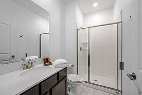 Stunning Themed Home Private Pool Ideal Location