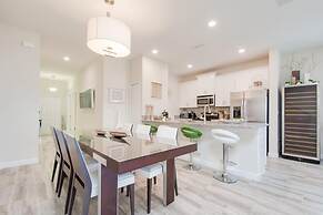 Luxury Oasis - Private Pool Prime Location