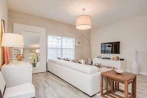 Luxury Oasis - Private Pool Prime Location