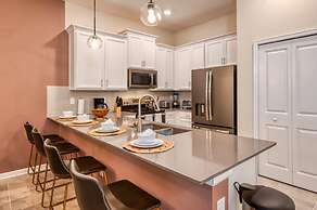 Modern 2BR Condo w Mickey Room - Family Perfection