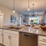 Modern 2BR Condo w Mickey Room - Family Perfection