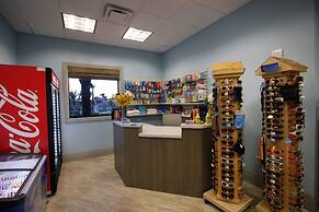 Modern 2BR Condo w Mickey Room - Family Perfection