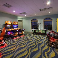 Modern 2BR Condo w Mickey Room - Family Perfection