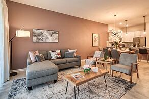 Modern 2BR Condo w Mickey Room - Family Perfection