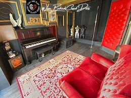 Stay & Play at Lovebehindcloseddoors