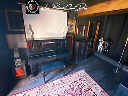 Stay & Play at Lovebehindcloseddoors